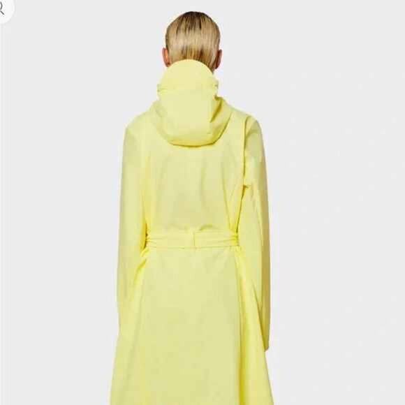 Rains Curve Jacket Belt Waist Yellow Straw Hood Size Small NWT - Picture 5 of 6